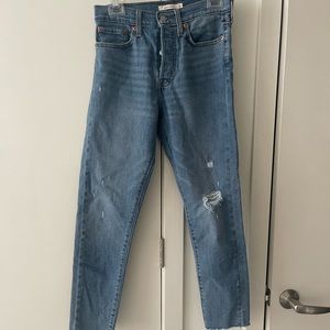 LEVIS DISTRESSED WEDGIE SKINNY